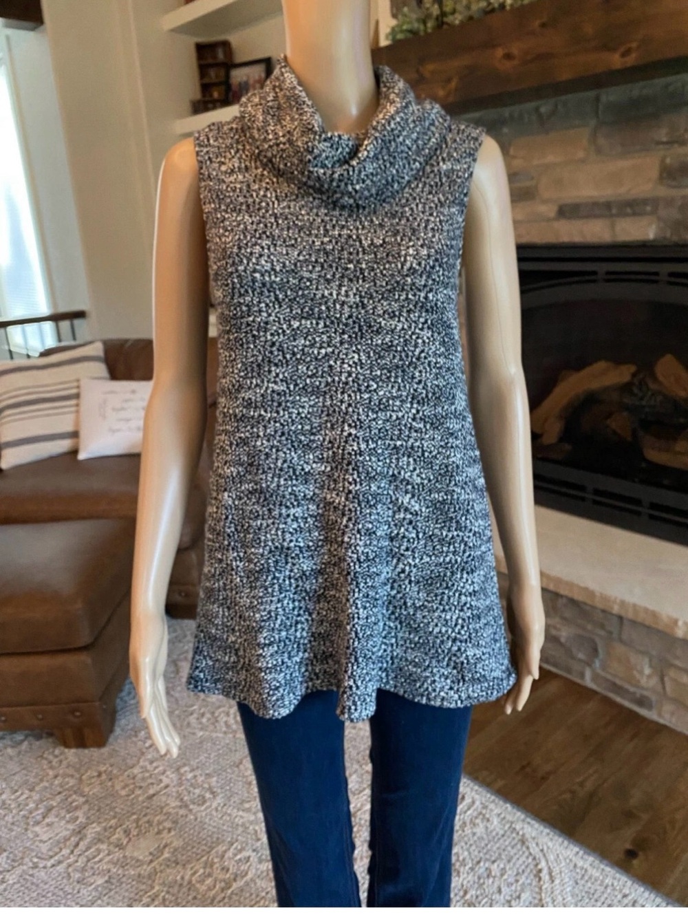 Dolan Sleeveless Cowl Neck Tunic Sweater in Black and White Knit Size Medium-010